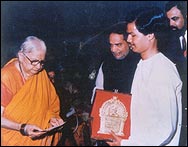 Receiving Vishwakarma Award (1986)